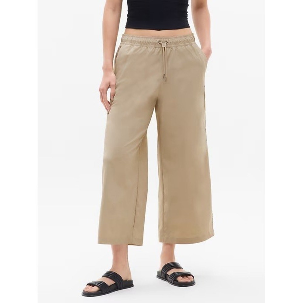 Athleta Midday Pants Womens Medium Ecru Beige Mid Rise Crop Poplin Drawstring